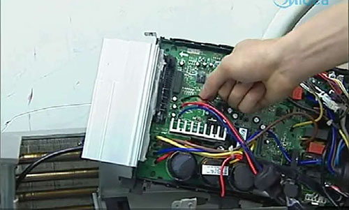 个旧美的空调电话是多少