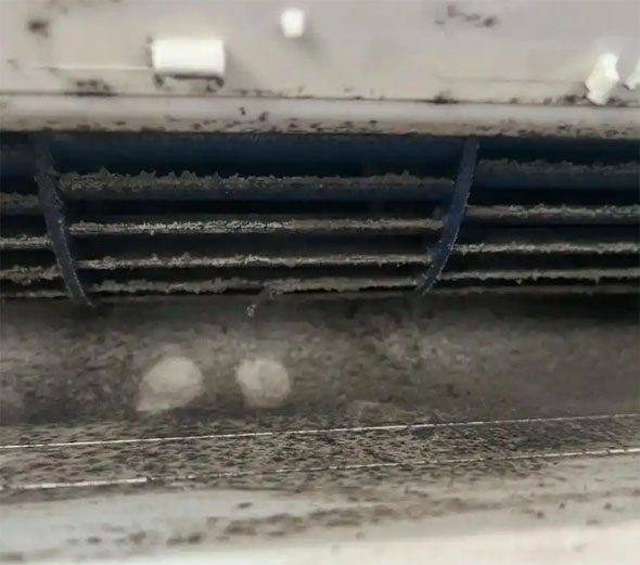 个旧空调吹的风有股烧焦味是怎么回事